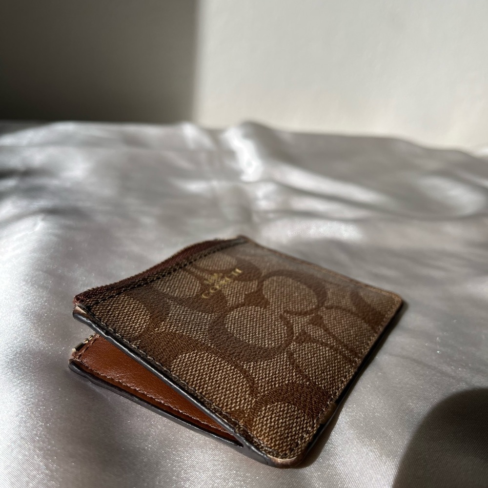 Card holder Keychain - Picture 4 of 16